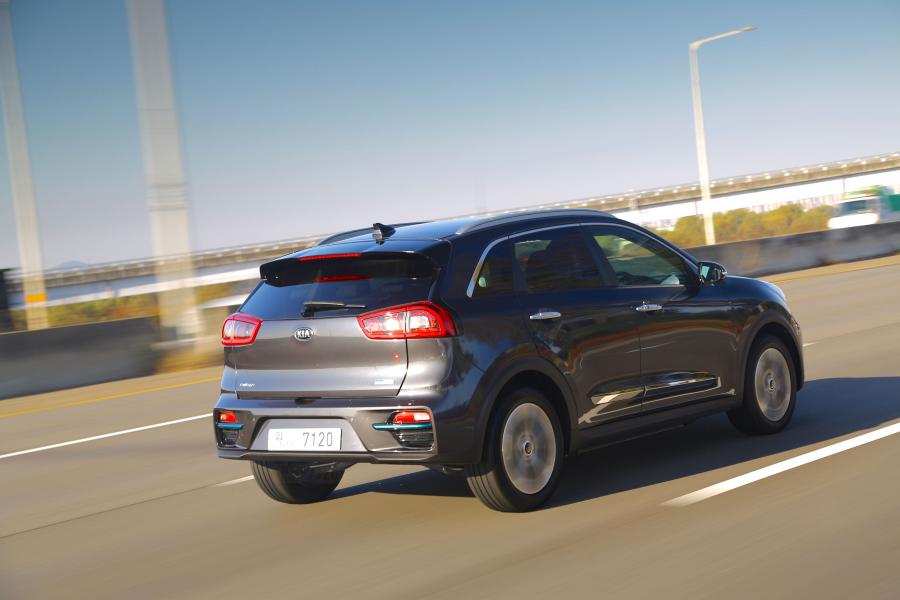  Kia e-Niro 2019 года  (UK) (фото 2 из 40)